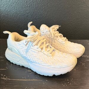 Size 7.5 - Under Armour HOVR Mega 3 Clone White Metallic Silver